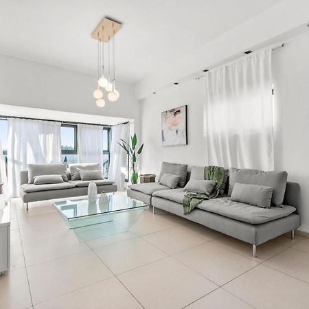 Glorious Renovated Apartment On Top Of The Beach Tel Aviv Exterior photo