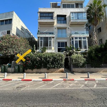 Glorious Renovated Apartment On Top Of The Beach Tel Aviv Exterior photo