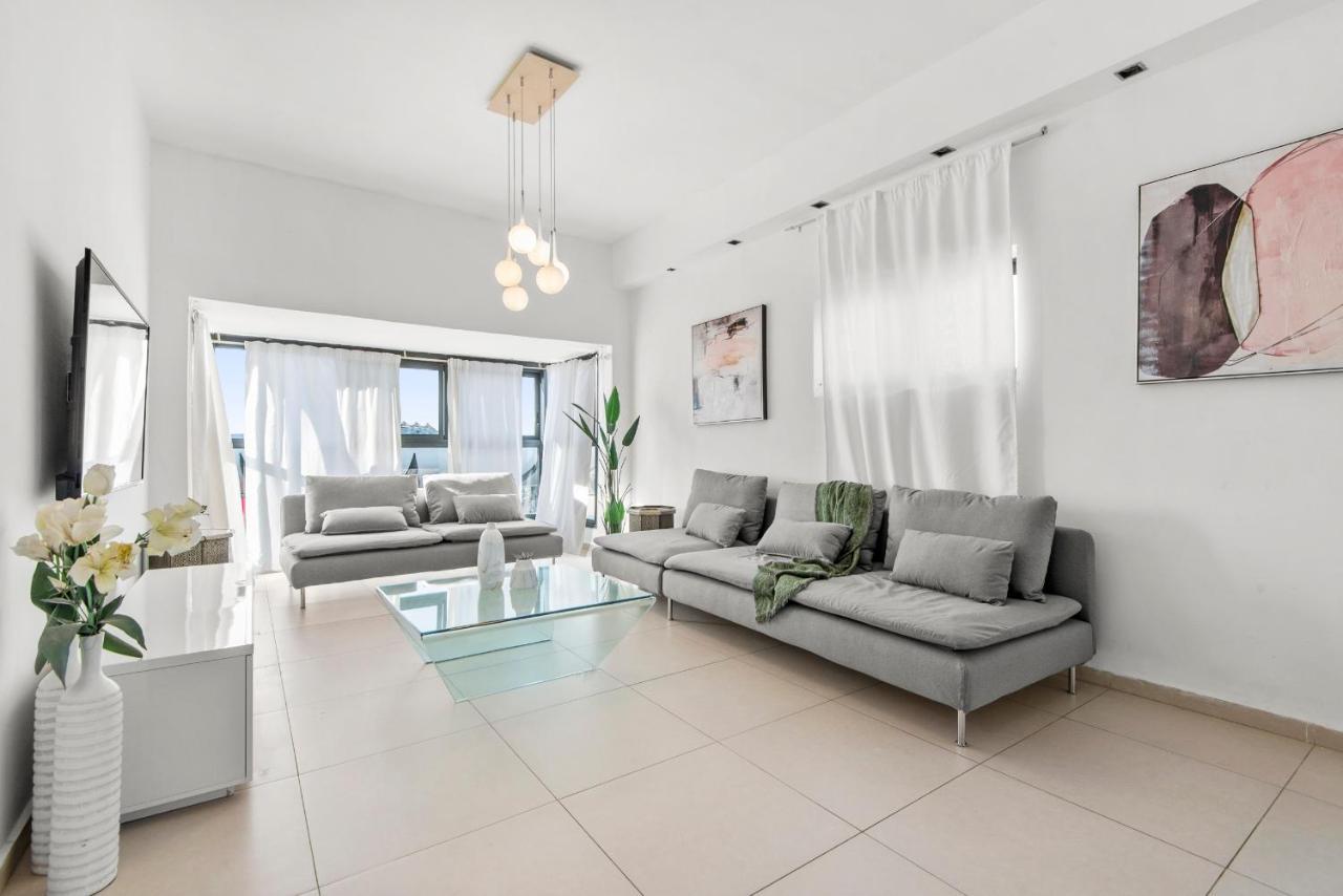 Glorious Renovated Apartment On Top Of The Beach Tel Aviv Exterior photo