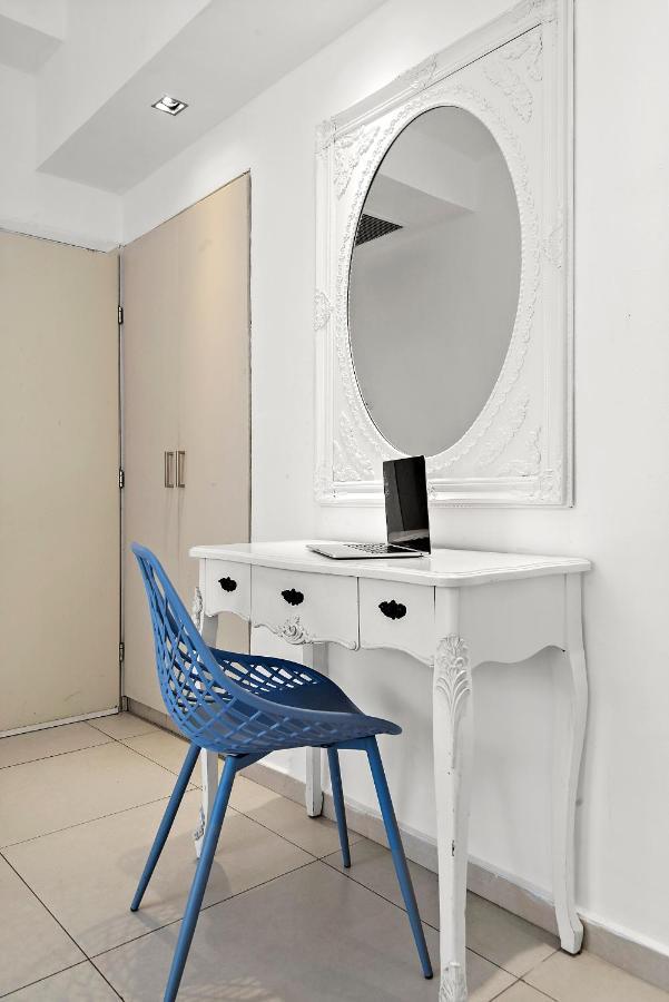 Glorious Renovated Apartment On Top Of The Beach Tel Aviv Exterior photo