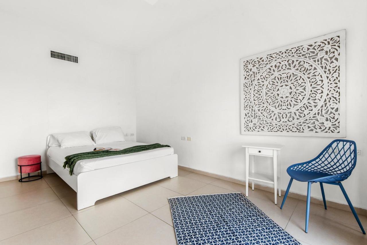 Glorious Renovated Apartment On Top Of The Beach Tel Aviv Exterior photo