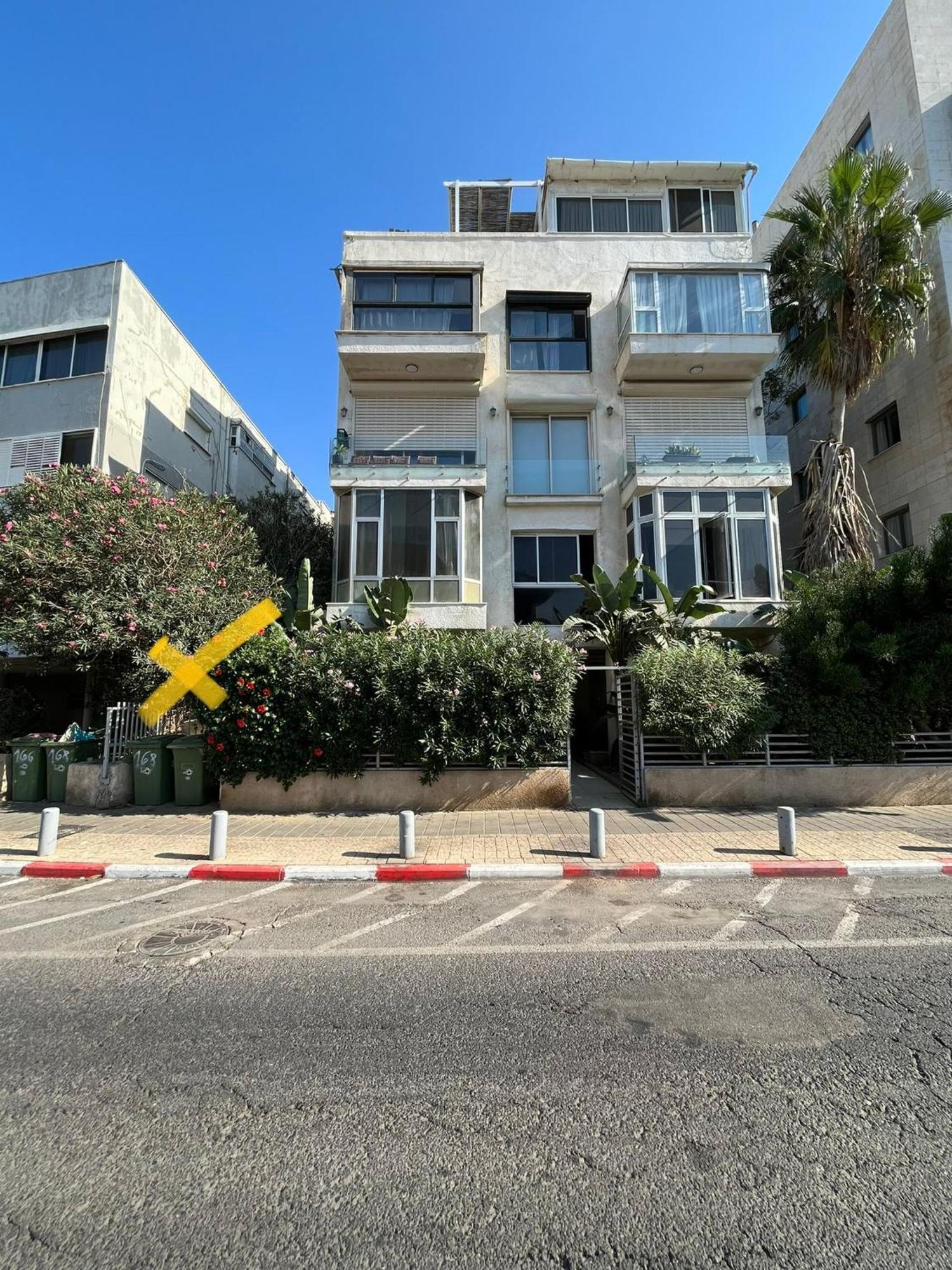 Glorious Renovated Apartment On Top Of The Beach Tel Aviv Exterior photo